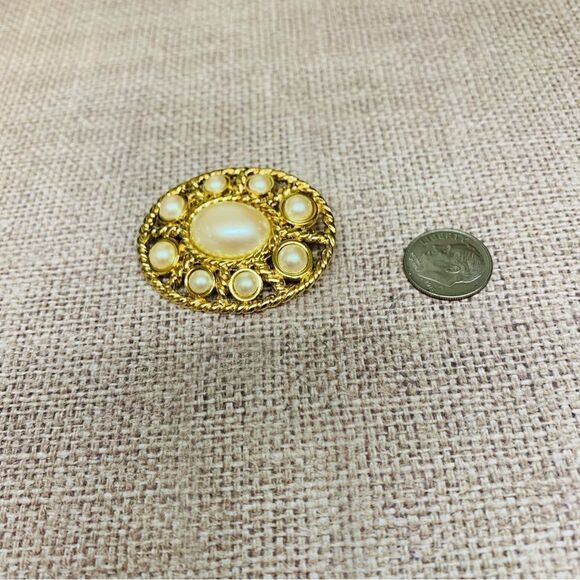 VTG Monet Gold Pearl Brooch - Picture 1 of 2